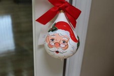 SANTA CLAUS WHITE GLASS PAINTED GLITTER CHRISTMAS ORNAMENT W/BOW -MADE ITALY-NEW