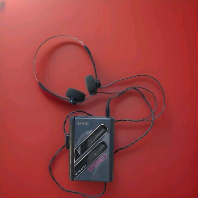 Vintage Sanyo M-GP22 - Stereo Cassette Walkman. Auto Stop. Tested Working