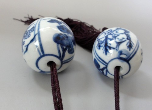 C#45 Par de Peso de Cerámica para Pergamino Colgante Japonés de Colección Fuchin/Blanco y Azul - Imagen 7 de 8