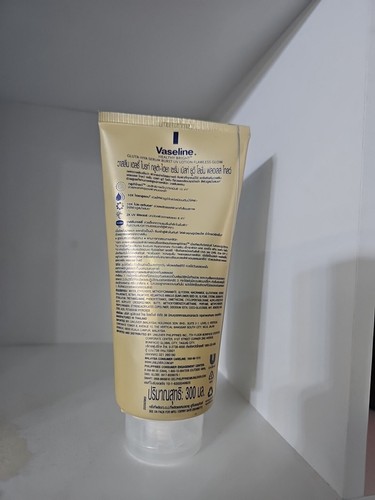 Vaselina Healthy Bright Gluta-Hya Serum Burst Lozione UV Flawless Glow 330 ml - Foto 4 di 5