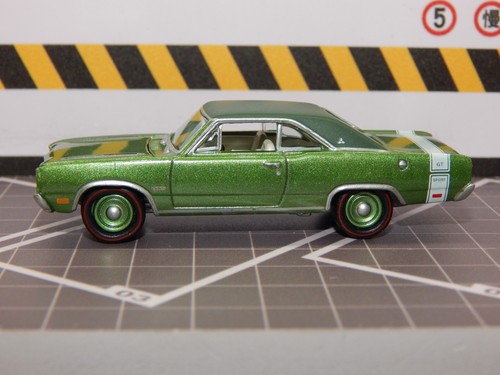 '69 1969 Dodge Dart GT Sport Green Vinyl Roof White 1/64 RR Diorama Replica MINT - Picture 6 of 6