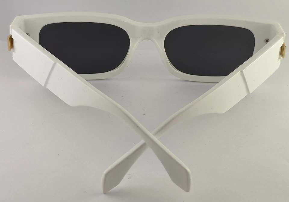 Gafas de sol Versace de lujo | Marco de plástico blanco - Lentes negras 100 % con protección UV Foto 3 de 4