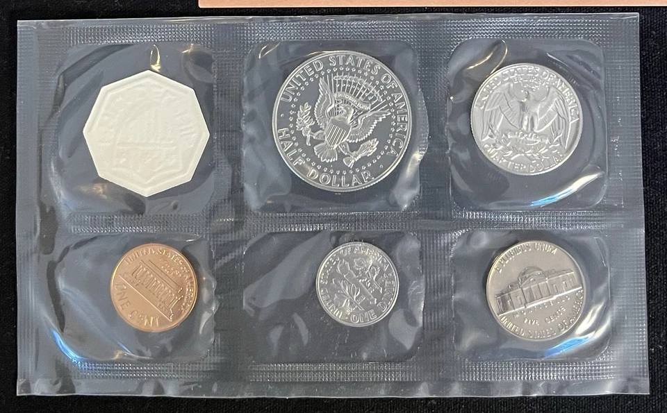 Lot Seven Silver Coins 1961 Mint Set 1964 Mint Set 1974S Eisenhower Half Dollar - Image 4 of 4