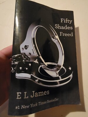 FIFTY SHADES FREED by E L JAMES PAPERBACK BOOK #3