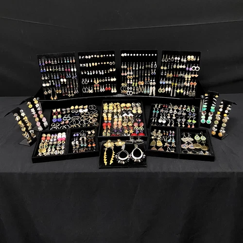 304 pc Antique Vintage Estate Costume Jewelry ( Earrings ) Some Signed. Lot 744