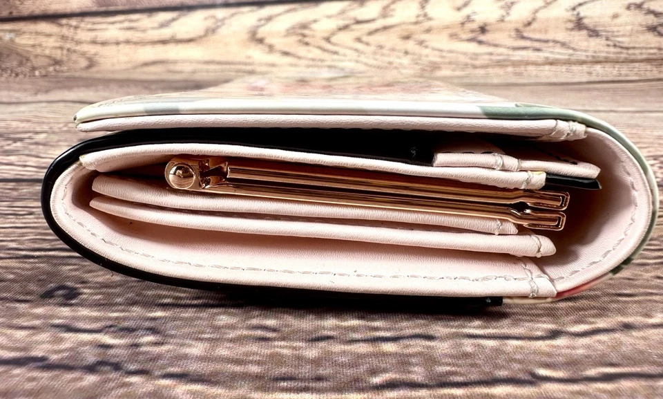 Bolsa de matinê Ted Baker Jeebe estampada Posie Teardrop, cor preta e floral. - Imagem 4 de 4