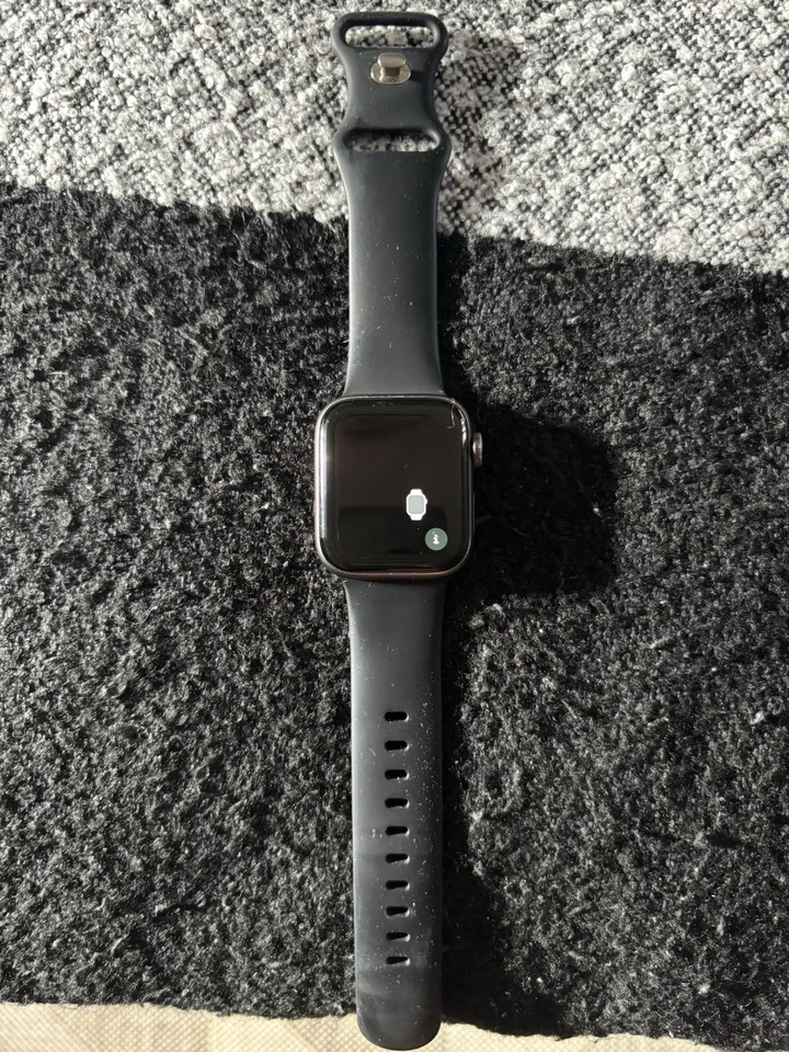 Apple Watch Series 5, photo 1 of 2