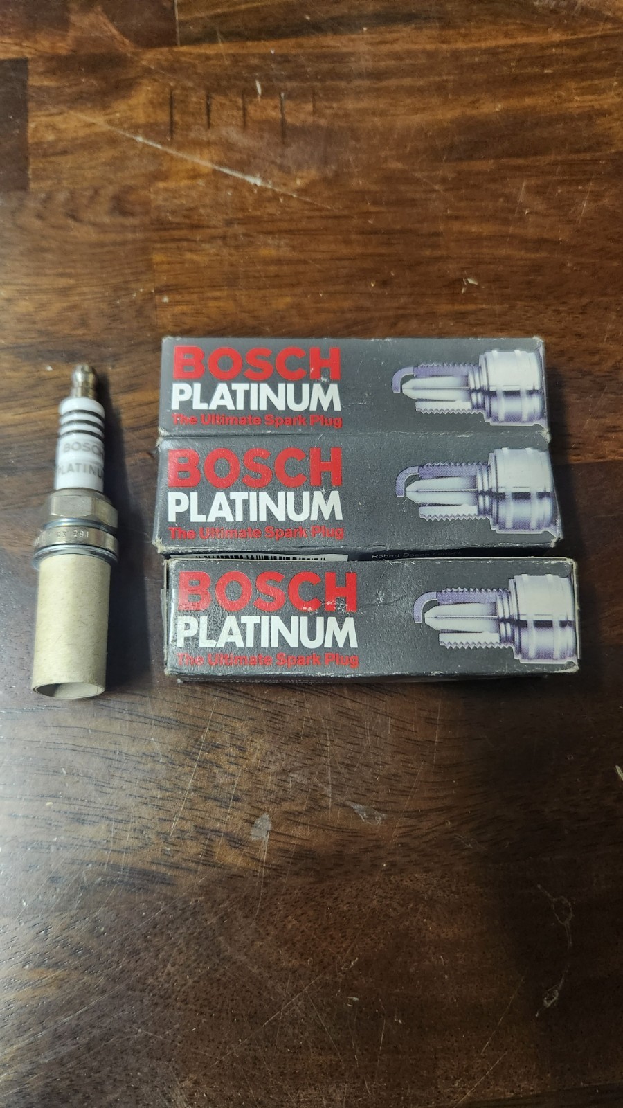 Set of 4 Bosch Platinum 4202 Spark Plugs WR8DP - New Unused Made in Germany