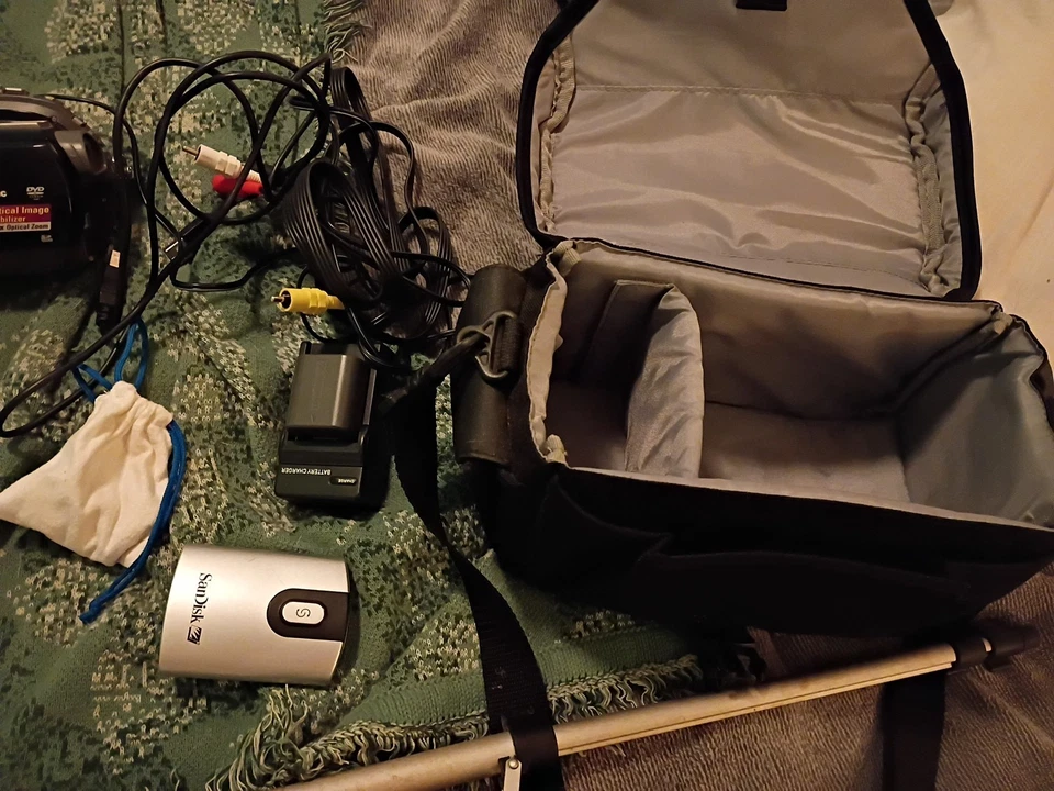 Panasonic DVD Video Ois Hand Held Camcorder - Image 4 of 4