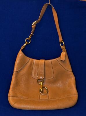 Authentic Coach Hamptons Tan Pebbled Leather Shoulder Hobo Authentic Coach Hamptons Tan Pebbled Leather Shoulder Hobo