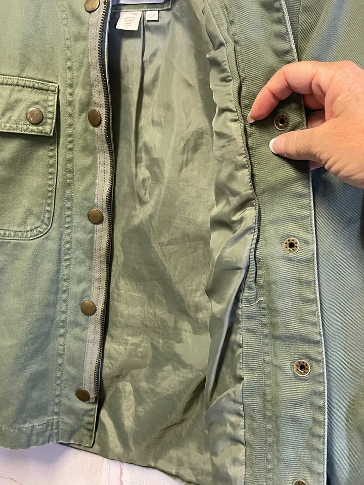 Chaqueta LUX Verde Ejército Forrada con Cremallera y Cierre a Presión Logo Trasero Foto 3 de 4