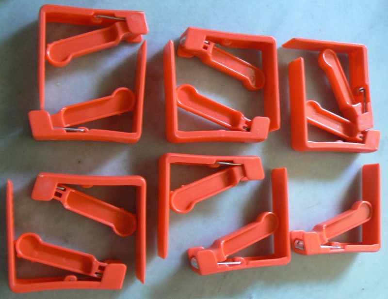 Tablecloth Clips Holding Table Cloth Clamps with spring action 11 Count RED