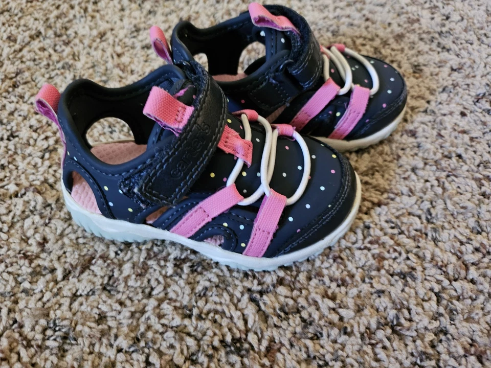 Sandalias Tenis Carters Talla 5 Lunares. (bxS) Foto 2 de 4