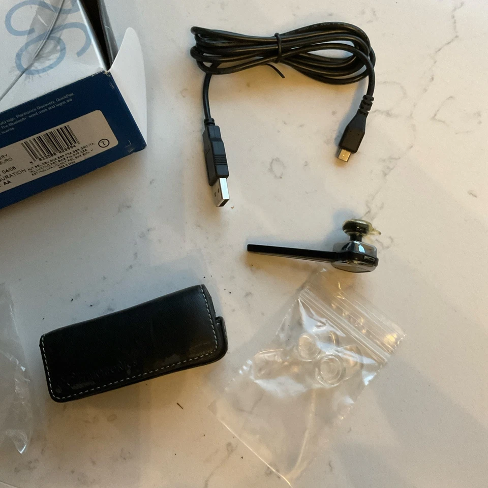 Plantronics Discovery 925 Bluetooth Earpiece, Charging Holder Case & USB Cable - Image 4 of 4