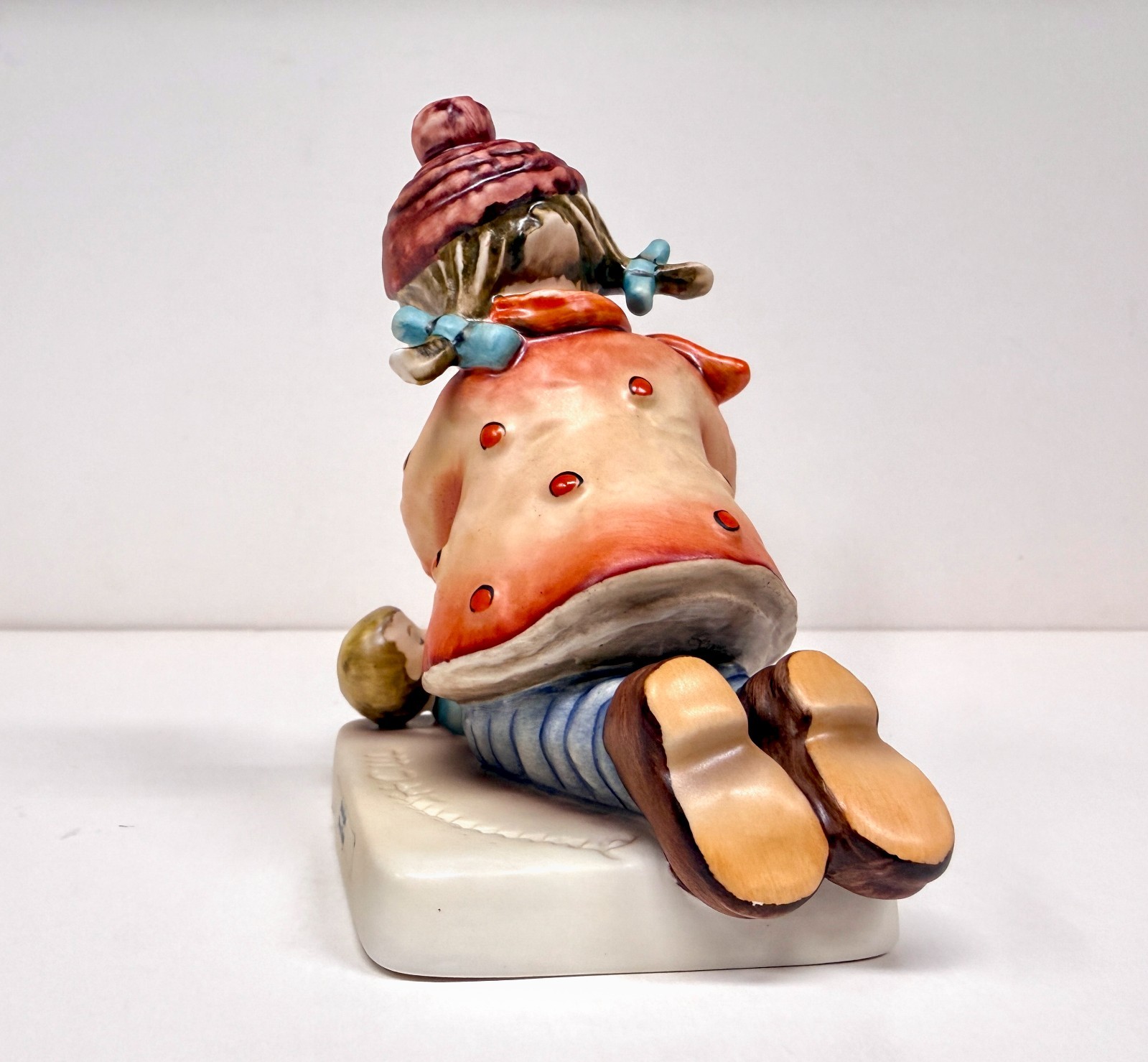 Hummel Figurine "SLEEP TIGHT" #424, TMK6, retired design, excellent condition