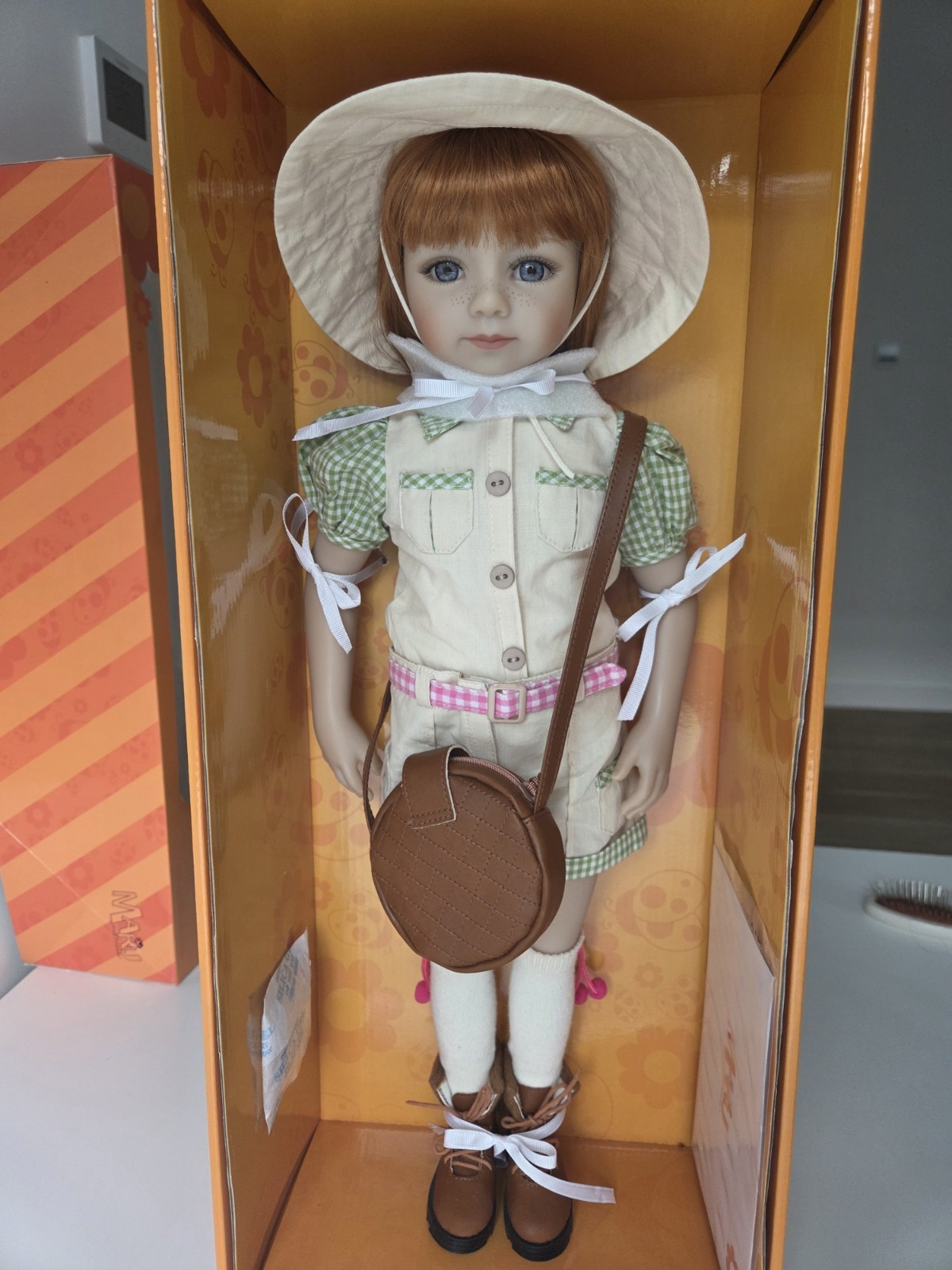 Muñeca coleccionable Maru & Friends Savannah 20" en caja