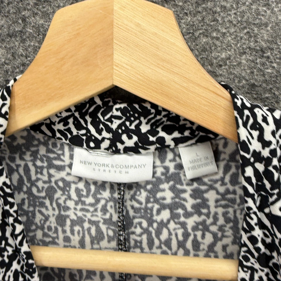 Macacão New York & Company Feminino G Grande Preto Geométrico Decote V Elástico Casual - Imagem 4 de 4