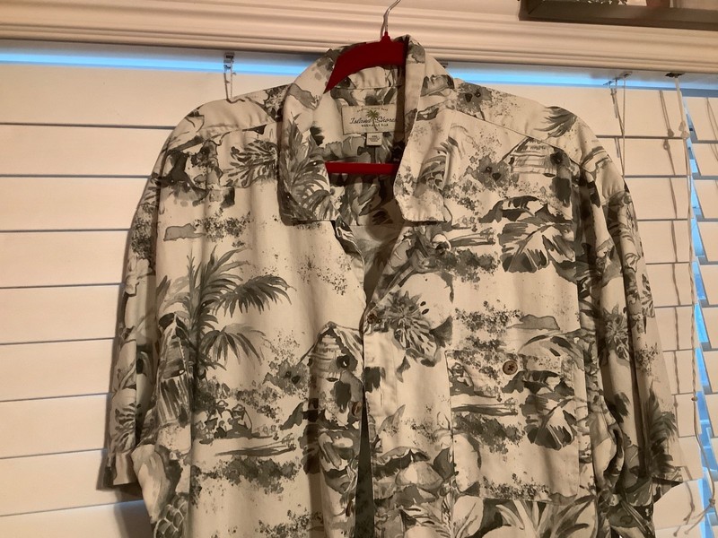 Island Shores washable silk two XL short sleeve shirt