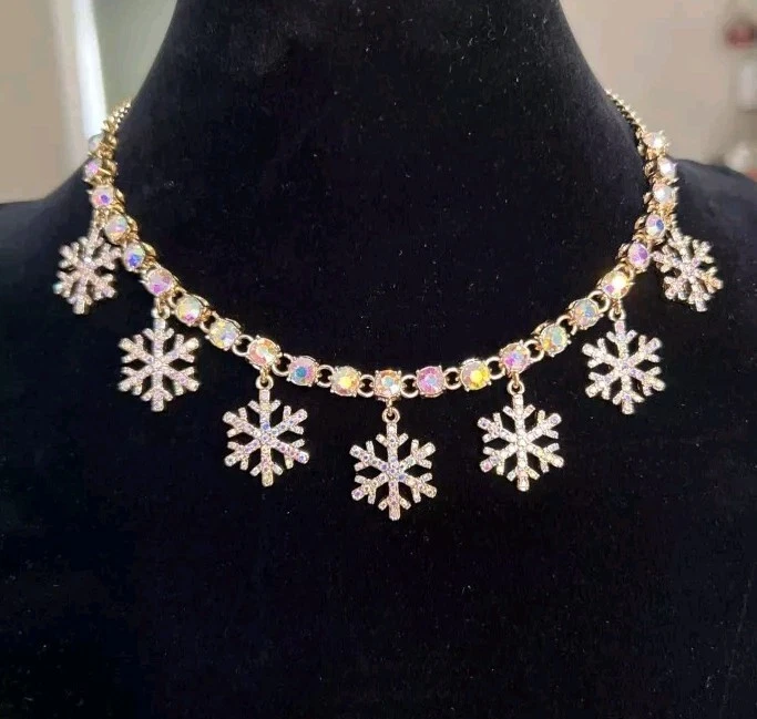 Colar Berloque Betsey Johnson Tom Dourado Festa de Férias Floco de Neve Cristal Inverno - Imagem 4 de 4