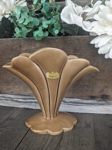 Vintage Haeger Pottery Art Deco Glossy Beige Fan Vase