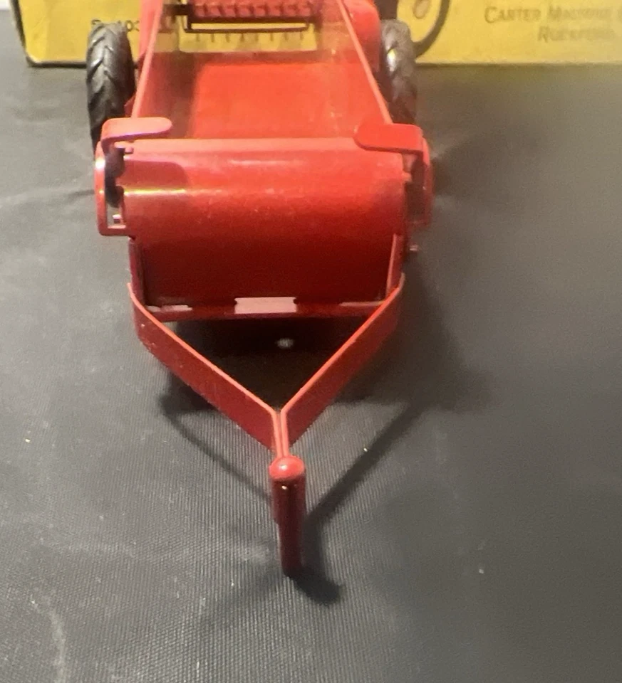 VINTAGE TRU-SCALE S- 403 MANURE SPREADER, YELLOW RIMS with BOX. - Image 3 of 4