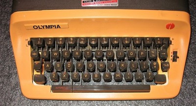 Vintage Olympia International Model B12 Manual Portable Typewriter Japan