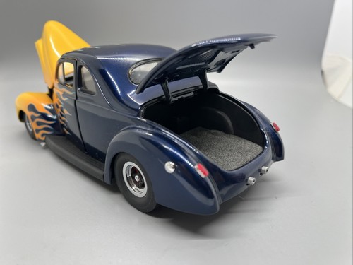 Danbury Mint 1940 Ford Custom Hot Rod 1/24 Diecast Scale - Picture 7 of 12