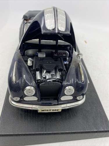 Maisto1/18 Scale Model Car TPN3/99 - BMW 502 Coupe Cabriolet - Cream - Picture 14 of 15