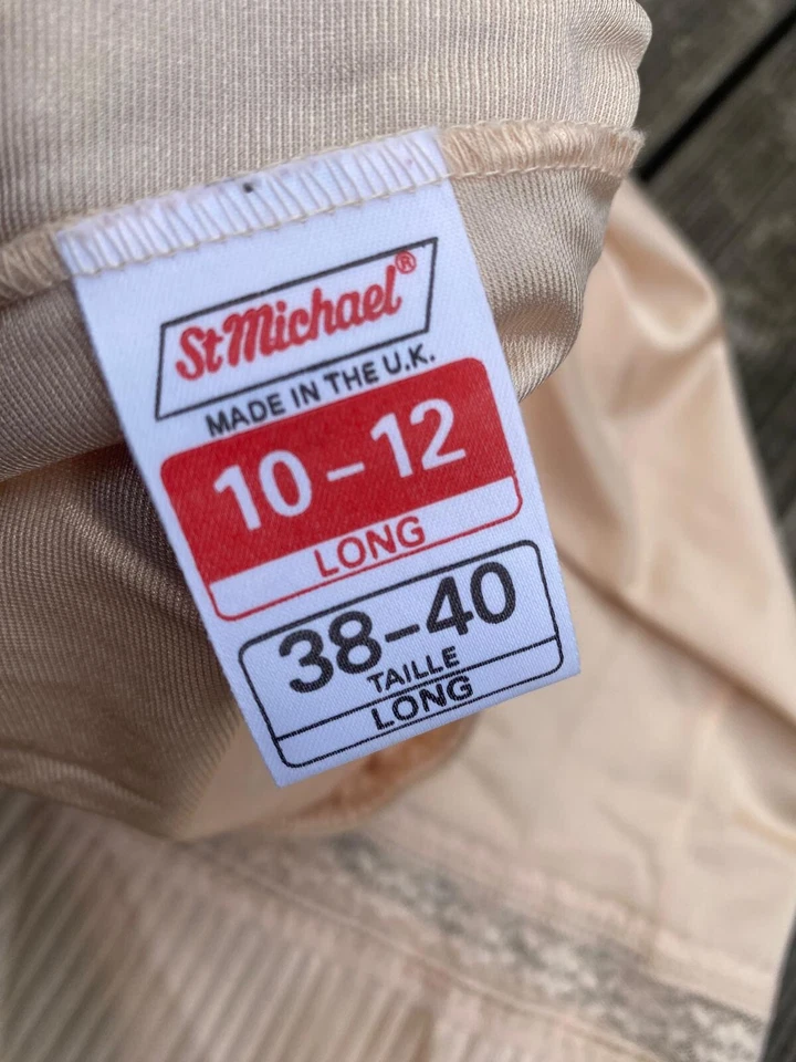 ST MICHAEL TAMANHO 10 - 12 ROSA BRILHANTE MEIO DESLIZAMENTO PREGA RENDA ACABAMENTO CINTURA ELÁSTICA - Imagem 2 de 4