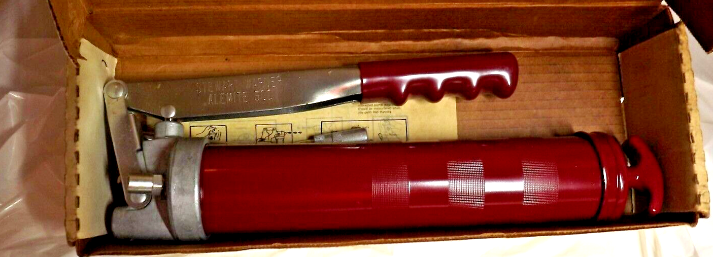 VINTAGE STEWART WARNER ALEMITE 500 GREASE GUN NEW IN ORIGINAL BOX