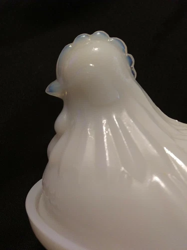 Vtg. 4.5x3.5 in. Mid Century  Chicken/Hen Nesting White Milk Glass Candy Dish