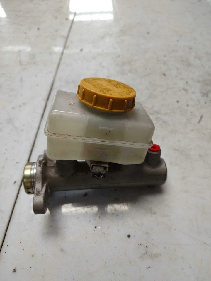 Subaru Forester 1998-2002 cilindro maestro de frenos OEM 26401AC190 Foto 2 de 3