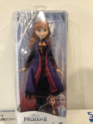 Disney Frozen 2 Anna Modepuppe mit Kleid und Cape, NEU MIT KARTONSCHADEN - Bild 1 von 3