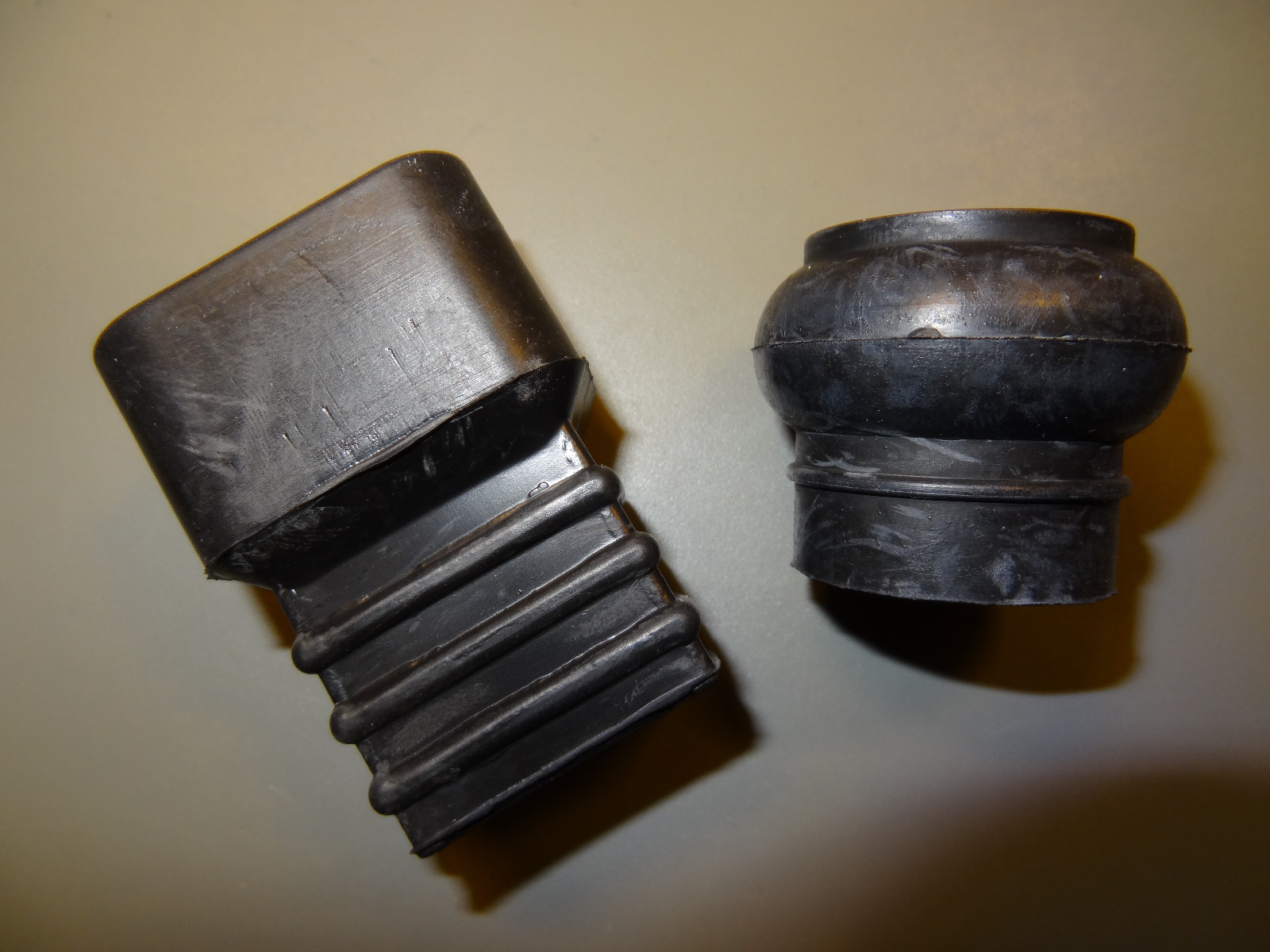 Rubber end plug for hockey sticks / GummiKnauf für Eishockeyschläger