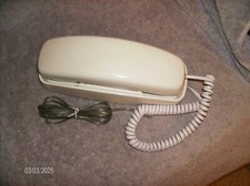 AT T WHITE TELEPHONE TRIMLINE MODEL 210 PHONE TOUCH TONE PUSH BUTTON DESK WALL