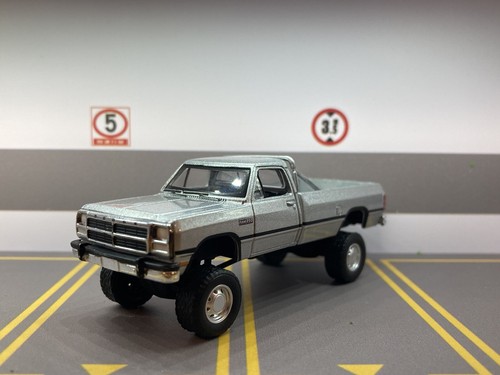 1992 Dodge Ram Pickup Lifted 4x4 Truck 1/64 Diecast Custom Off Road Greenlight - Picture 8 of 13