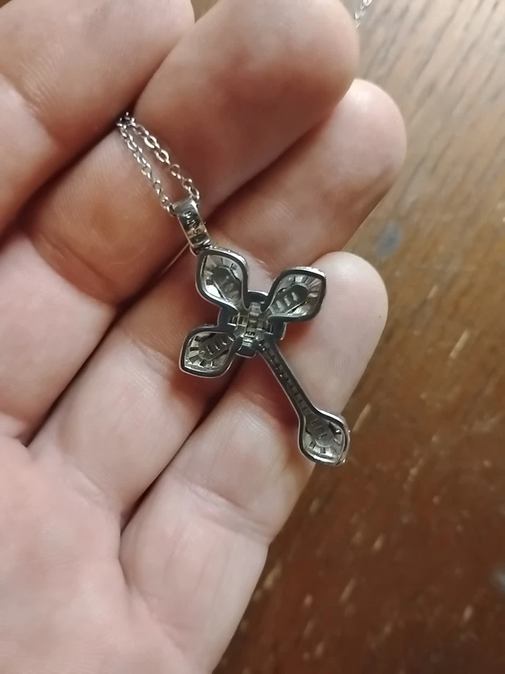 Collar Cruz Platino Sobre Cadena Plata .Con Diamantes... Valoración Más de 1500$ Foto 3 de 3