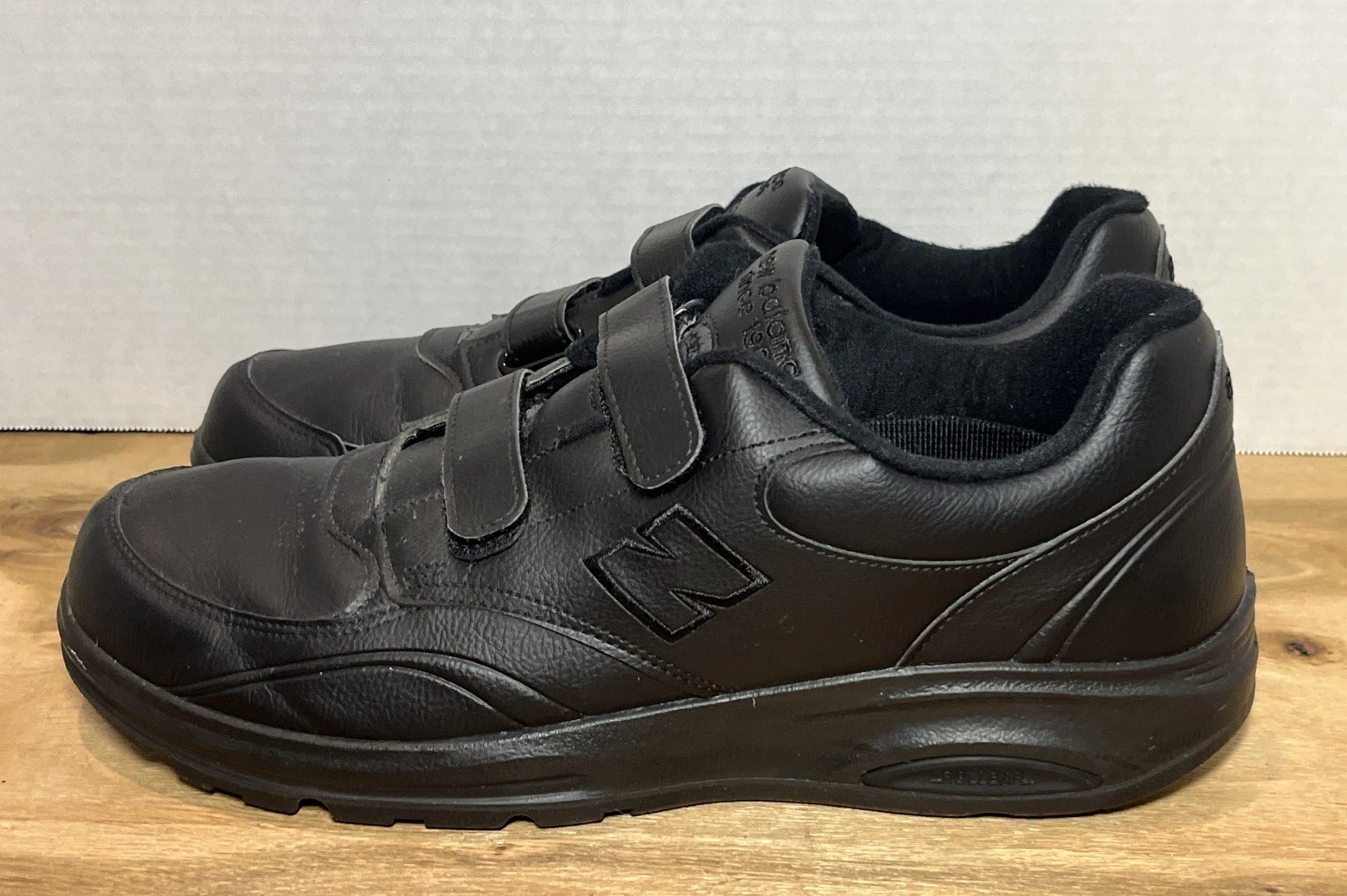 Scarpe da passeggio New Balance 812 da uomo taglia 13 nere in pelle comode MW812VK EUC