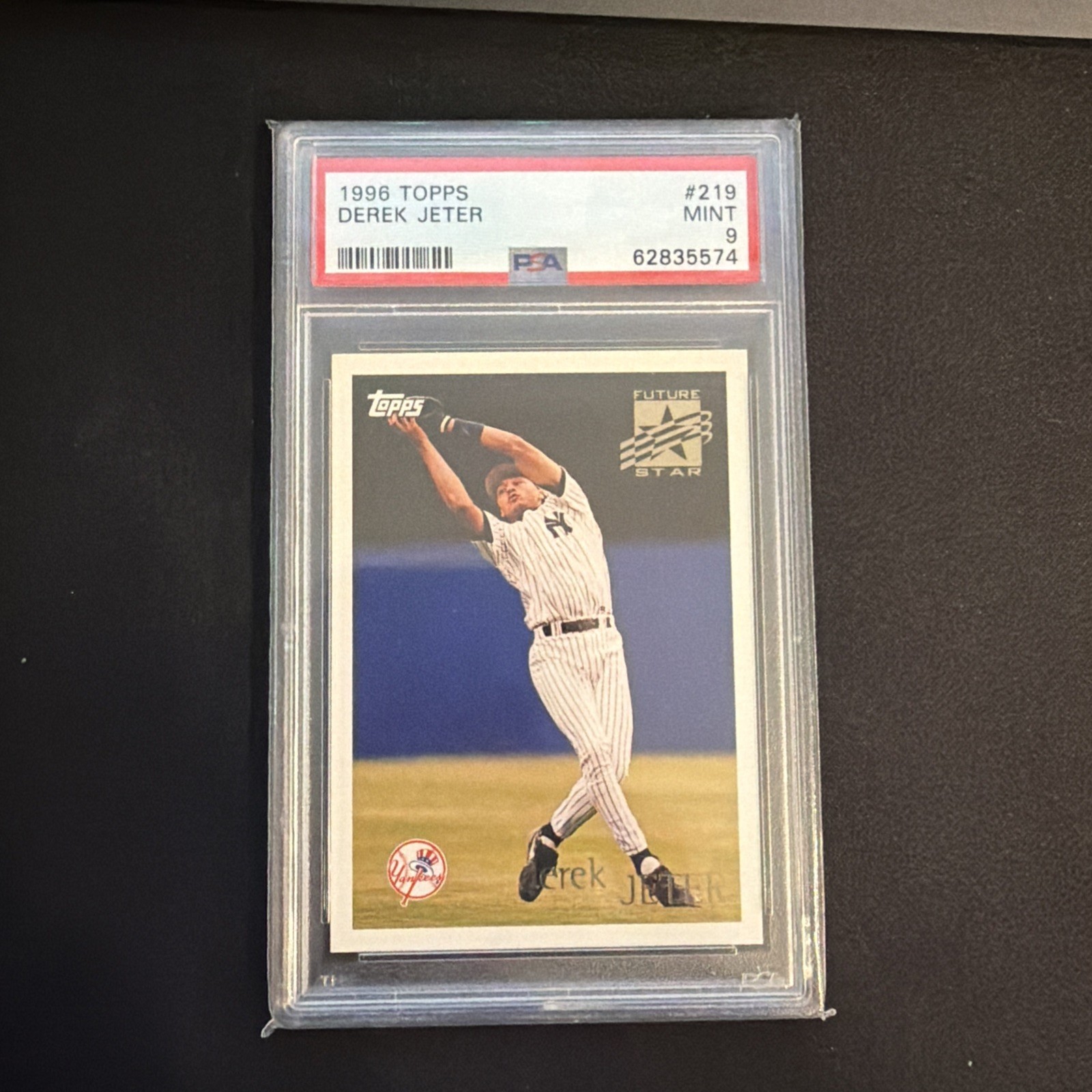 1996 Topps #219 Derek Jeter front