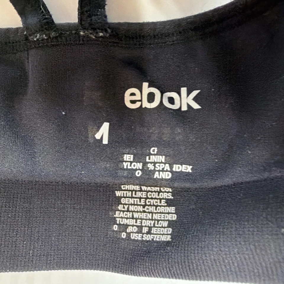 Sujetador deportivo Reebok para mujer mediano con logotipo negro. #37636 Foto 3 de 4