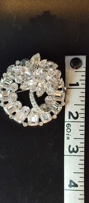 Vintage Eisenberg Rhinstone Wreath broock & cip Earrings Set - Clear Crystal .