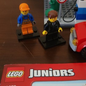 LEGO Juniors Gas Station 10659 Complete Set with Minifigures Red Car No suitcase
