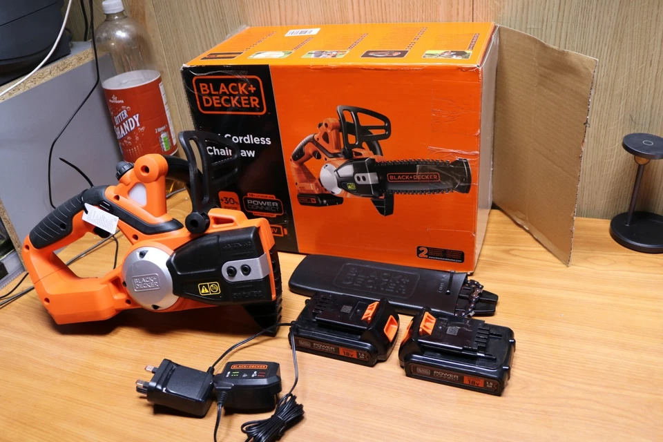 Black & Decker GKC1820L20 18v 20cm Cordless Chainsaw +2x 1.5Ah Battery & Charger - Image 2 of 4