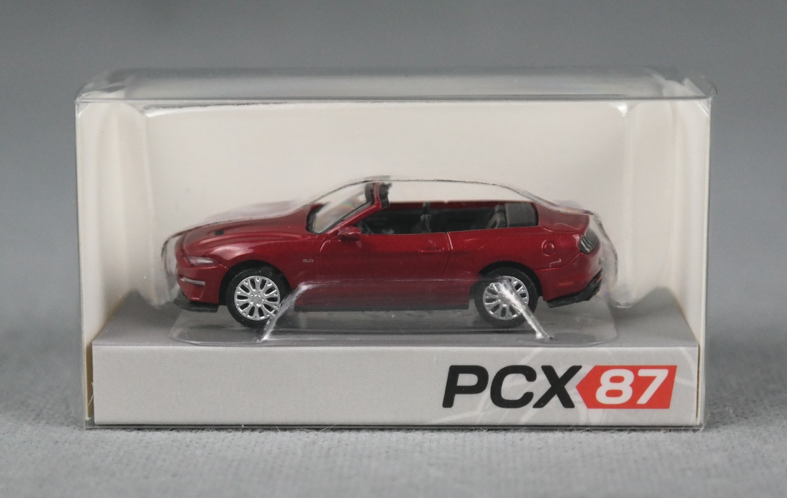 PCX87 PCX 870565 H0,1:87 Ford Mustang VI Convertible Rot 2020 NEUHEIT 2026!