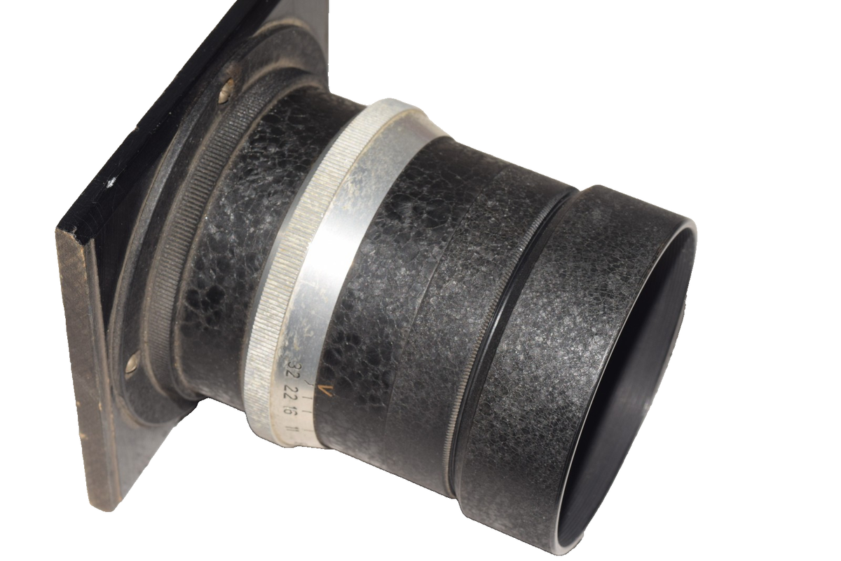 Meyer Optik Gorlitz Trioplan 260mm F=4.5 Red V Lens w/Shade Hood