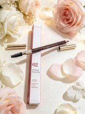 Clarins Eyebrow Pencil 02 Light Brown &ndash; Long-Lasting, Natural Finish