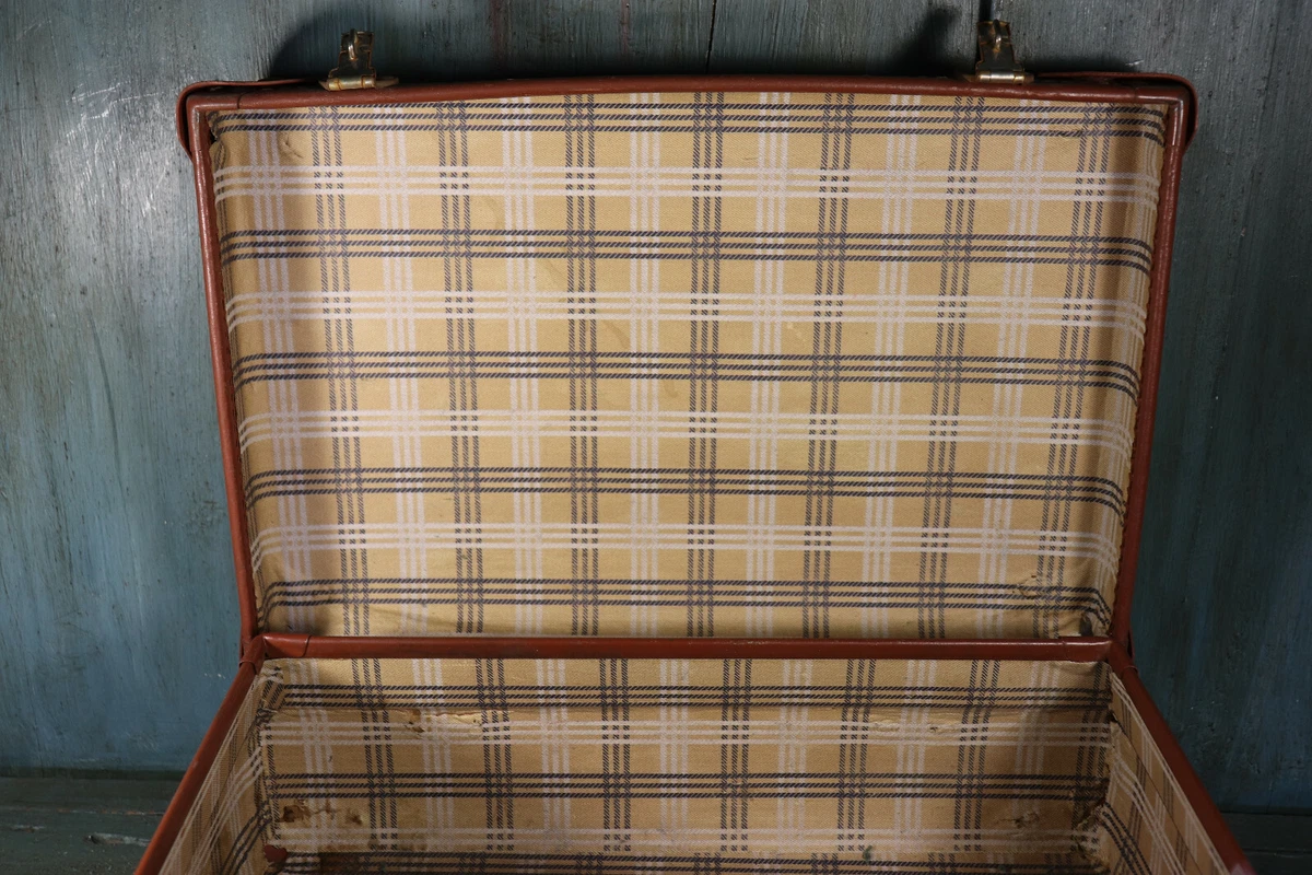 ANTIQUE WORLD LUXURY AVERAGE TRAVEL SUITCASE YEAR 40 50