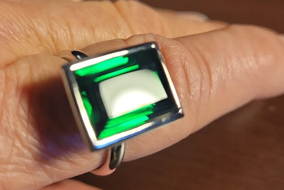 ANILLO ESMERALDA CREADO POR LABORATORIO CSJ TALLA 8,5 VERDE TONO PLATA ACERO INOXIDABLE  Foto 2 de 4