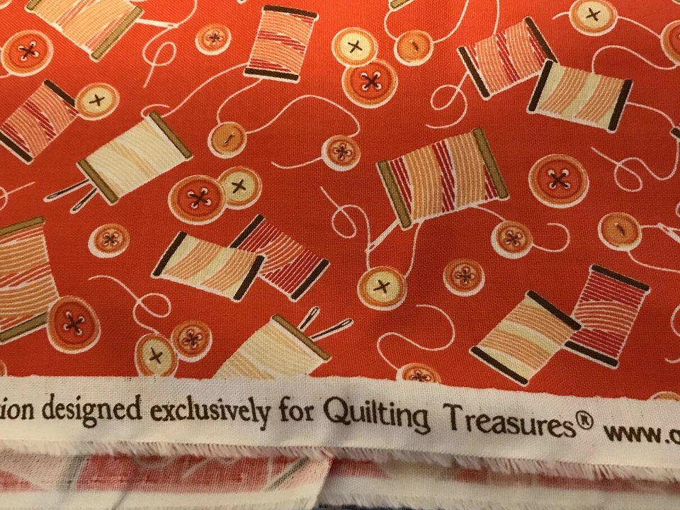 Fio e botões de costura Mend the Soul em tecido de algodão vermelho/laranja por jarda  - Imagem 3 de 4