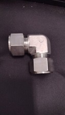 NEW Swagelok SS-2000-9 Stainless Steel Tube Fitting Union Elbow 1 1/4 in Tube OD